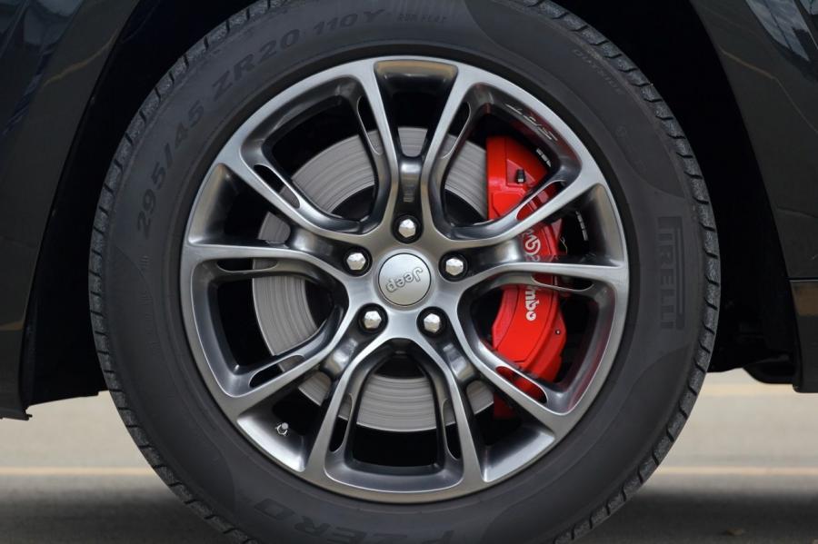  Jeep Grand Cherokee SRT8 2012 года  (фото 55 из 186)